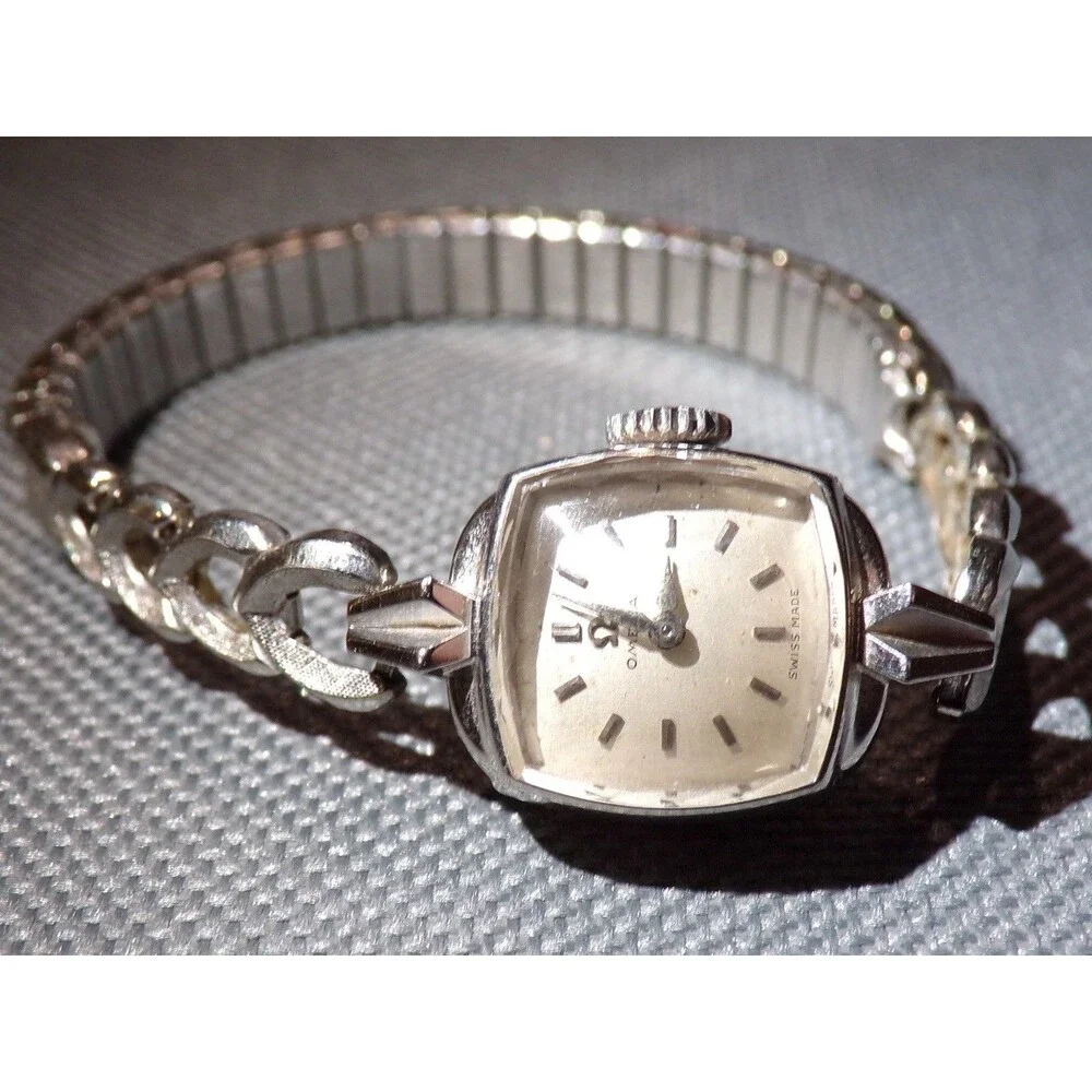 Vintage 1960s Omega Ladies 18K Gold Manual Wind Watch WORKS